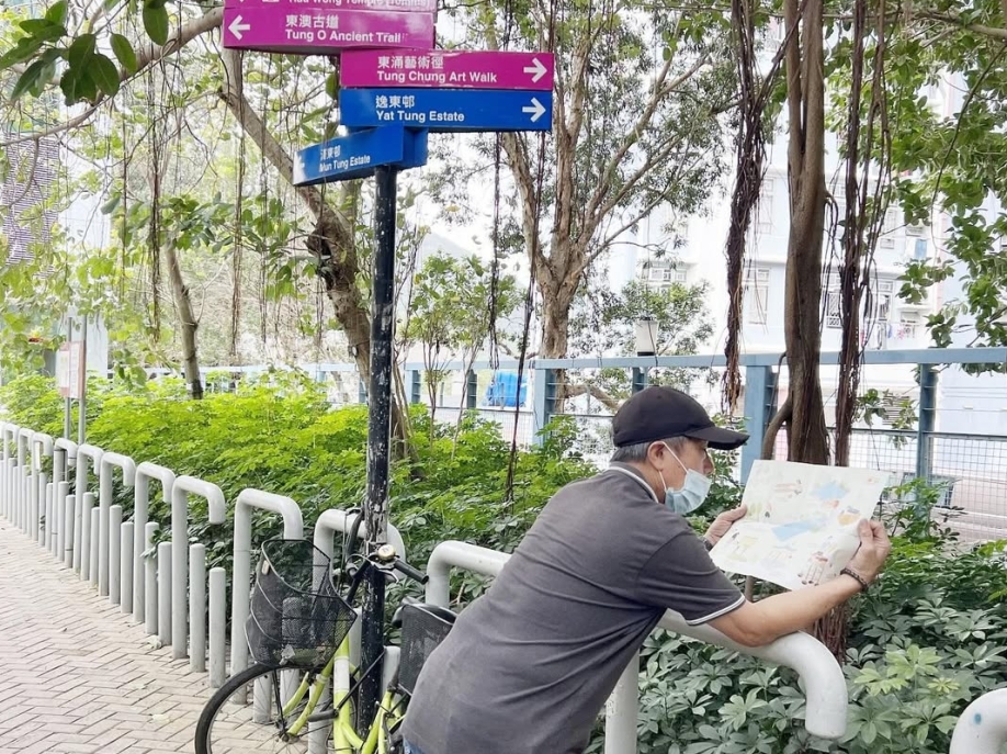 🚠【 街 站 日 常 ｜你好，東涌 】👋一路穿過逸東邨便到達街站的常到之處，甚少踏入東涌的筆者四周觀望這個社區的公共建築🏠。第一次到來，很容易就會被逸東邨旁的香港街市的懷舊裝飾吸引——舊 (3)