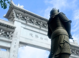 🌿【街站日常｜東涌的人與風景】🌈我們在街頭遇上兩位街坊，他們來自不同背景，但都用自己的方式細味東涌的生活。👷_♂️ 新 居 民 阿 紅 👷_♂️紅從內地搬到東涌一年多，在附近地盤工作，