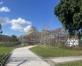 【 和 而 不 同：清 真 與 侯 王 】🤝最近一次「宗教自遊」有來自不同文化背景的東涌街坊參與，有本地華裔的姨姨們，還有穆斯林的婦女和小孩。第一站是東涌清真寺(伊斯梅爾清真寺及社區中心)， (2)