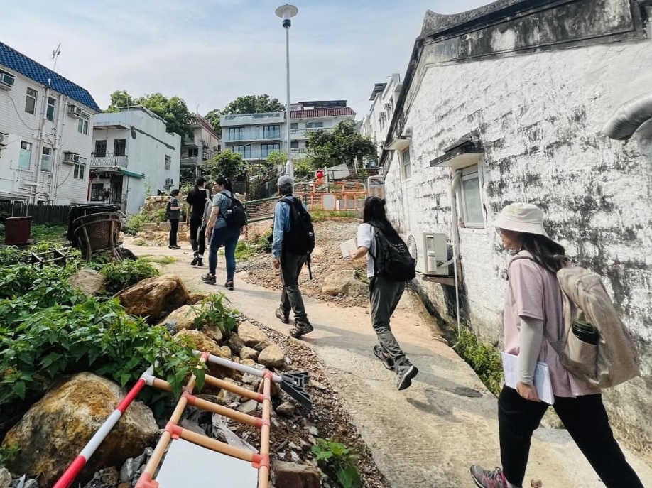 【 水 口 記 】水口村，一個「清涌覺樂」團隊從未踏足的地方。🌄一行人懷著不多的期望，帶著無數的未知，我走進了大嶼山南端的這個角落。未曾料到，一步步探索之中，驚喜卻不斷浮現。✨村內不僅有綠意 (1)